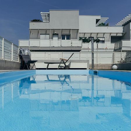 The Prince - Luxury Apartments With Pool 佩斯基耶拉德加达 外观 照片